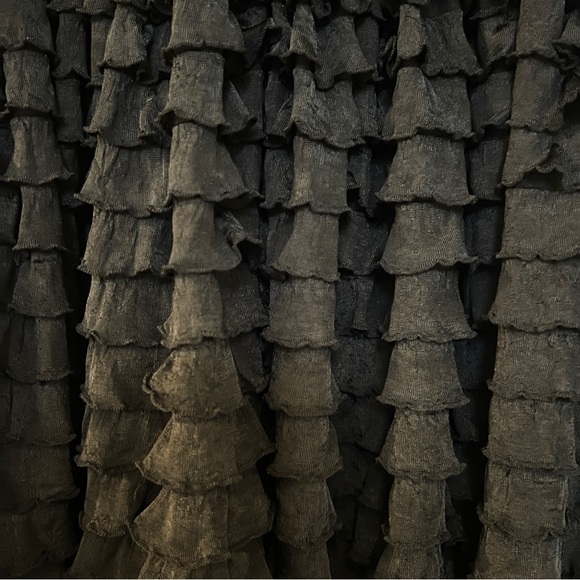 🖤Zara - black frilly skirt - size medium. Ft. thick elastic waistband :) - Picture 7 of 8